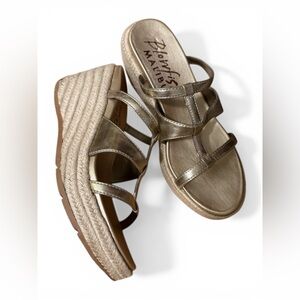 3/$20 BLOWFISH Gold Wedge Sandal